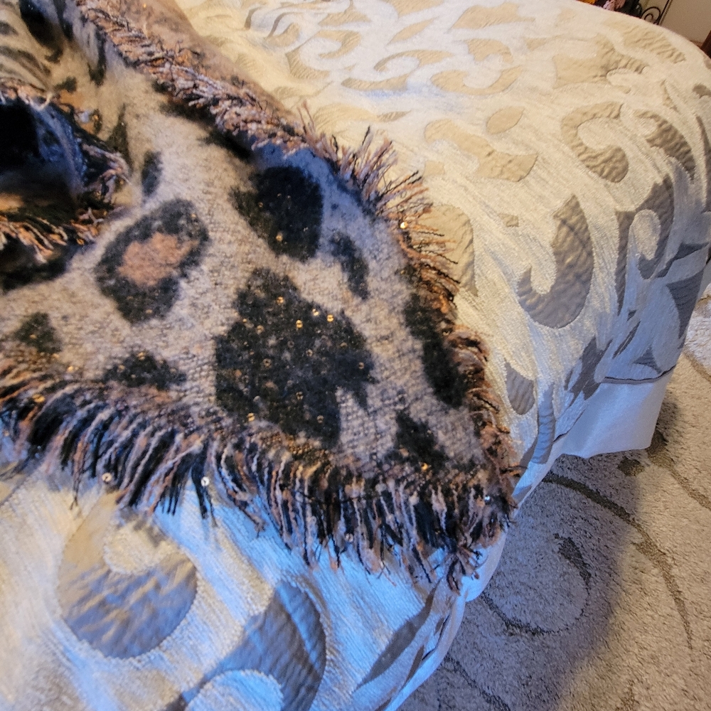 Leopard Print Shawl - Picture 3 of 3